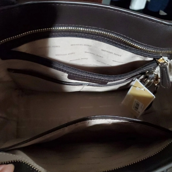 MK tote and wristlet set REDUCED - Picture 2 of 12